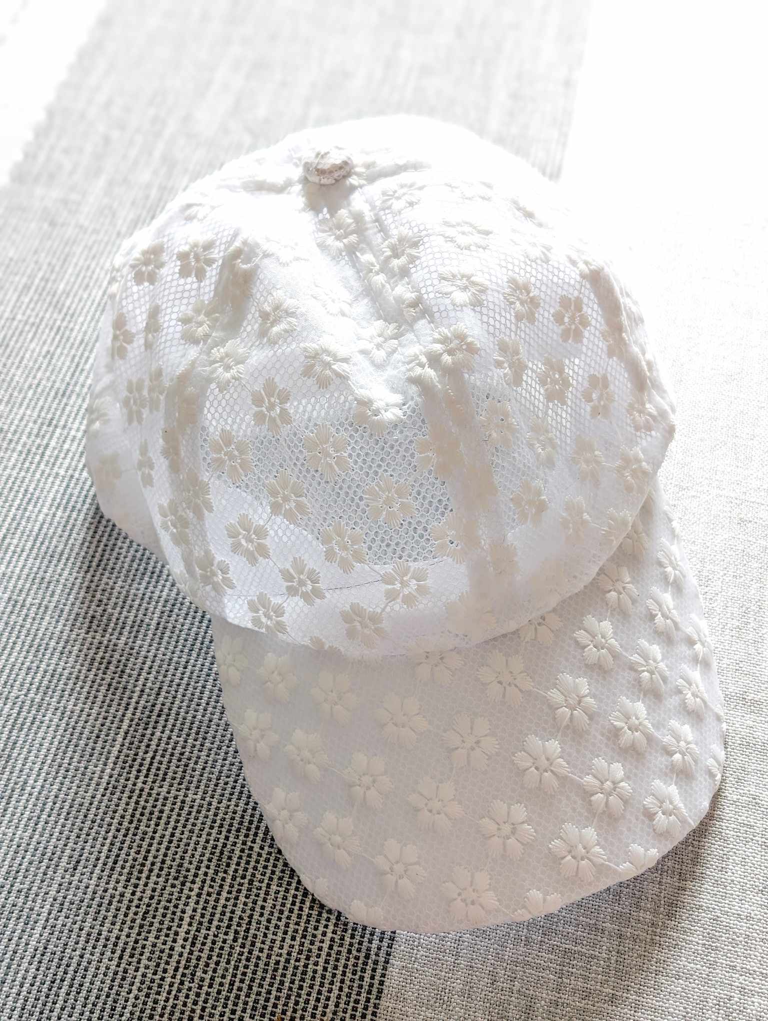 mesh white flower baseball cap